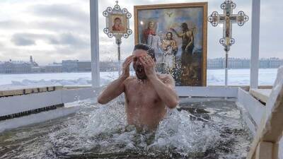 В РПЦ призвали с максимальной осторожностью подходить к крещенским купаниям