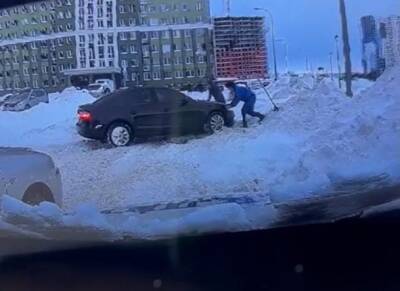 В Рязани у машины оторвался бампер во время освобождения из «снежного плена» - ya62.ru - Рязань