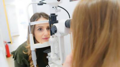 Аллерголог Якубов заявил, что коронавирус может спровоцировать воспаление слизистой глаз