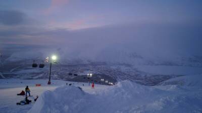 Сноубордист упал в сугроб и задохнулся на горнолыжном курорте в Сочи
