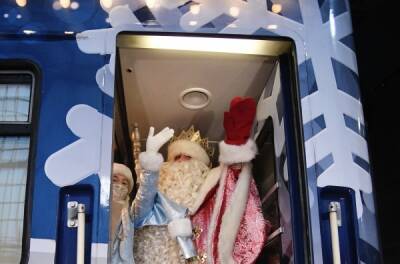 Дед Мороз закончил новогоднюю поездку на поезде по городам России