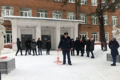 Тульские сотрудники ГИМС напомнили школьникам правила поведения на льду