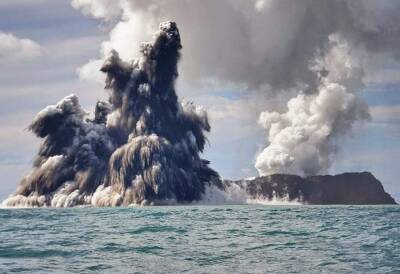 Извержение вулкана в Тонга попугало спящих курильчан цунами