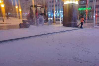 Улицы Читы залили рассолом после внезапного снегопада