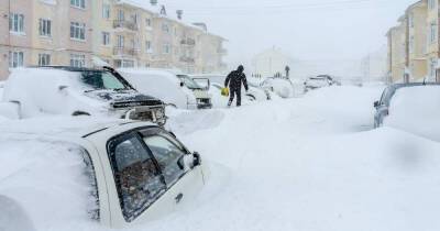 Глава Сахалина дал коммунальщикам 2 дня на очистку снега после циклона
