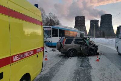 Водитель Honda погиб при столкновении с пассажирским автобусом в Новосибирске