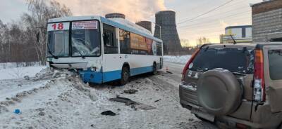 Водитель автомобиля погиб в ДТП с автобусом в Новосибирске