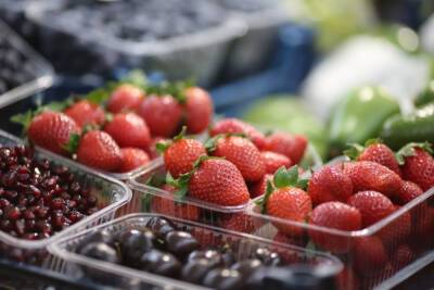 Эксперты назвали ягоду, помогающую снизить вес