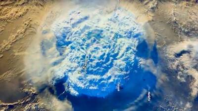 Извержение подводного вулкана: цунами может дойти до Курил