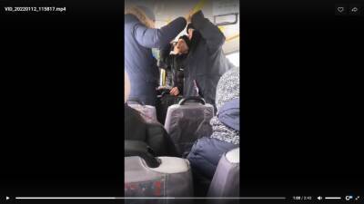 Пьяная потасовка в воронежском автобусе попала на видео
