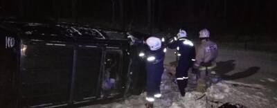 В Новосибирске спасатели разрезали крышу Jeep и достали погибшего водителя