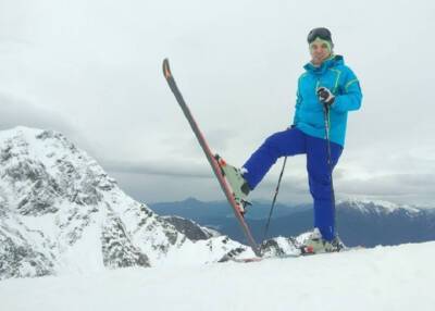 На горнолыжной трассе в Сочи опытный сноубордист воткнулся головой в сугроб и погиб