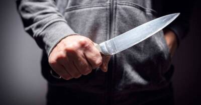Мужчина изрезал возлюбленную ножом за отказ жить с ним
