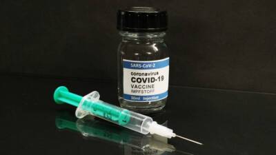 Центр Гамалеи изучает вариант создания вакцины от COVID-19 на основе штаммов «Дельта» и «Омикрон»