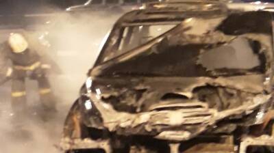 В Воронеже в ночном пожаре сгорел Mercedes