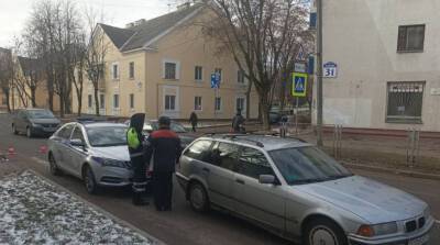 В Минске автомобиль зацепил боковым зеркалом пешехода
