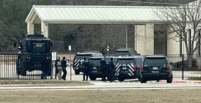 В штате Техас вооруженный мужчина взял в заложники прихожан местной синагоги - Русская семерка