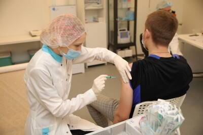 Петербург перешагнул отметку в 3 млн вакцинированных горожан