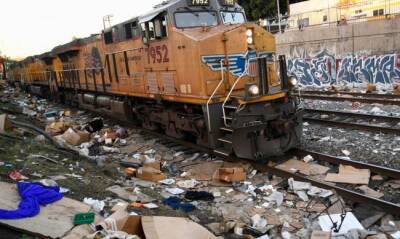 «Черный дикий Запад»: в Америке банды бездомных безнаказанно грабят поезда
