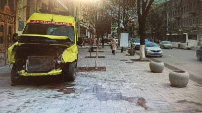 В Ростове произошло ДТП с машиной скорой помощи