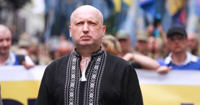 Турчинов анонсировал "поход" на Офис президента, если самолет с Порошенко приземлится не в Киеве