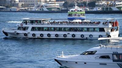 В Босфорском проливе из-за поломки сухогруза остановилось движение судов