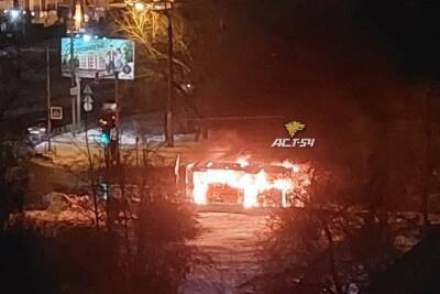 Автобус с пассажирами загорелся в Ленинском районе Новосибирска