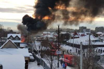 Прокуратура и СК организовали проверку после возгорания цистерны с топливом в Новосибирске