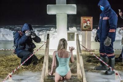 Новосибирский иерей заявил о невозможности смыть грехи в проруби на Крещение