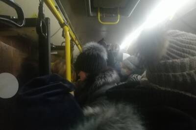 В Оренбурге общественный транспорт переполнен сверх меры