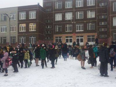 Пензенские родители задали власти неудобные вопросы после эвакуации детей из школ