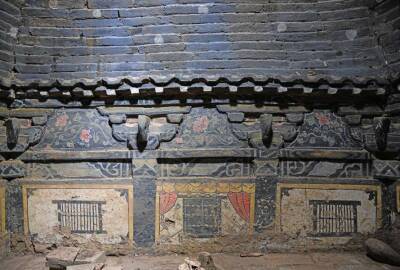Археологи обнаружили фресковые гробницы династии Мин (Фото)