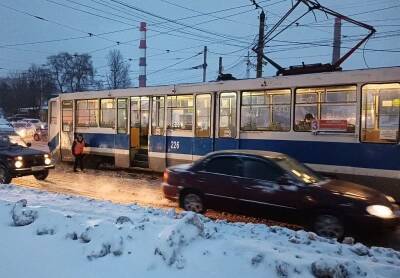 В Смоленске из-за наледи на путях сходят трамваи