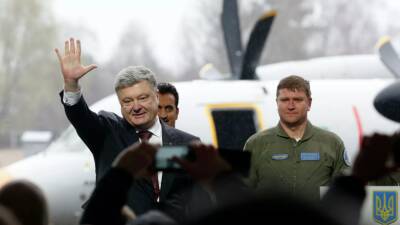 Самолёт с Порошенко на борту приземлился в Киеве