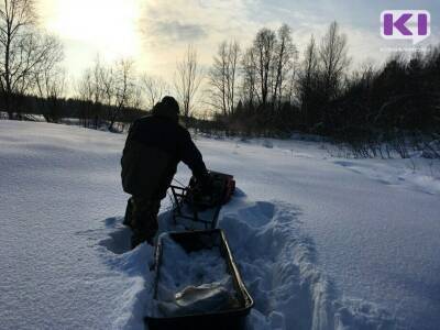 В Коми спасатели эвакуировали с зимника молодого человека