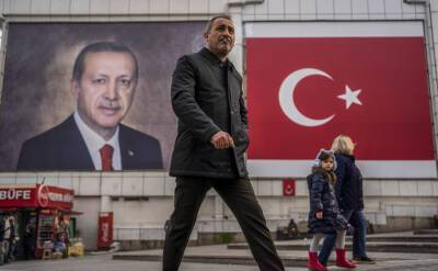 Двузначная инфляция и обвал лиры: как Эрдоган "сломал" турецкую экономику