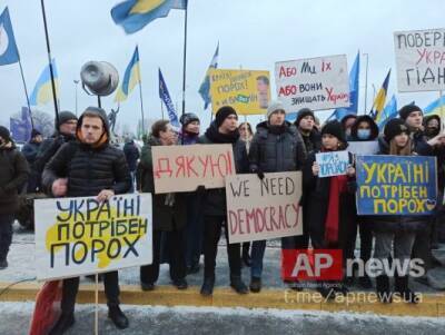«Украине нужен Порох!»: Порошенко в Киеве встречают митингом