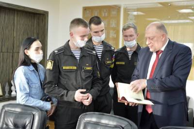 В Твери состоялась встреча Сергея Голубева с курсантами Черноморского высшего Военно-Морского училища