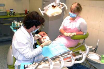 Стоматолог назвал самые вредные для зубов полезные продукты