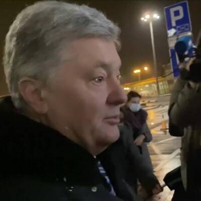 Порошенко прилетел в Киев, где состоится суд по делу о госизмене