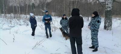 В Карелии кинолог УФСИН обучал волонтеров отряда «ЛизаАлерт» идти по следу с собакой