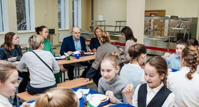 Глава г.о. Пушкинский Красноцветов проверил качество школьного питания
