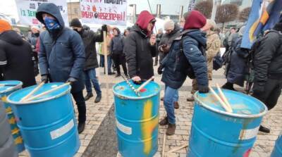 Избрание меры пресечения Порошенко: под Печерским райсудом собрались активисты