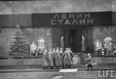 «Ленин-Сталин»: как изменился мавзолей, когда стал «двухместным» - Русская семерка
