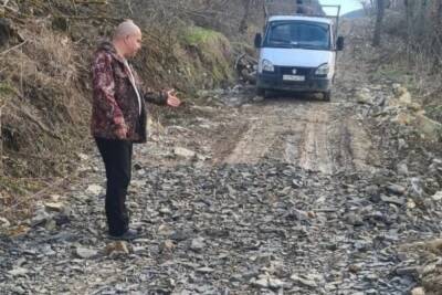 В Анапе проводят проверку по факту изъятия осыпавшейся каменной породы на трассе в сторону Утриша