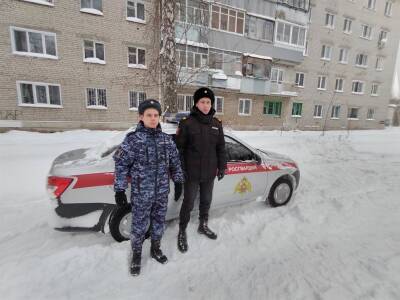 На Севере Ульяновска автоледи оказалась в снежном плену