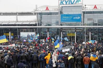В Киеве идет митинг сторонников экс-президента Украины Петра Порошенко