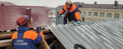 Владельцы домов, поврежденных ураганом, получат по 10 тысяч рублей компенсации в Ставрополье.