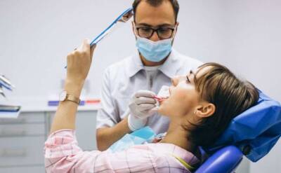 Стоматолог Владимир Лосев назвал вредные для зубов продукты