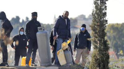 С баллоном газа на крыше: арабские жители вышли на защиту самостроя в Иерусалиме